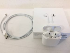 神奈川県座間市よりApple AirPodsのリサイクル出張買取！Apple AirPods with Charging Case MV7N2J/A エアーポッズ ワイヤレスイヤホン イヤフォン充電ケース付き 中古